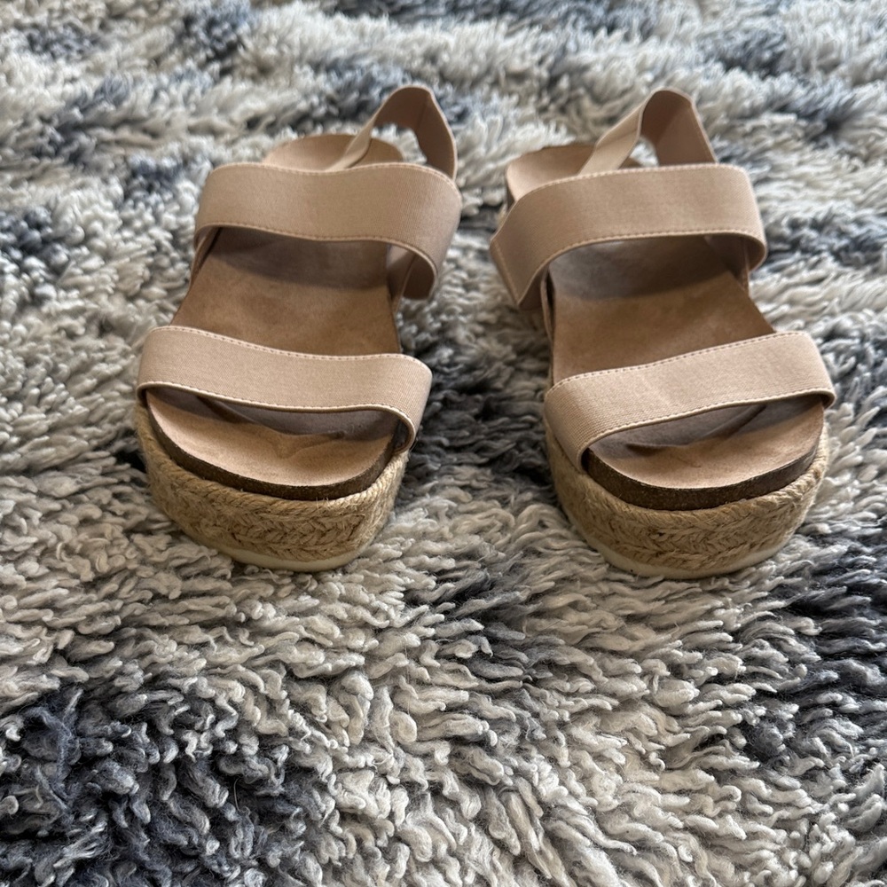 ⭐️3/$25⭐️ Madden Girl flat platform Women's Sandals - Picture 3 of 9